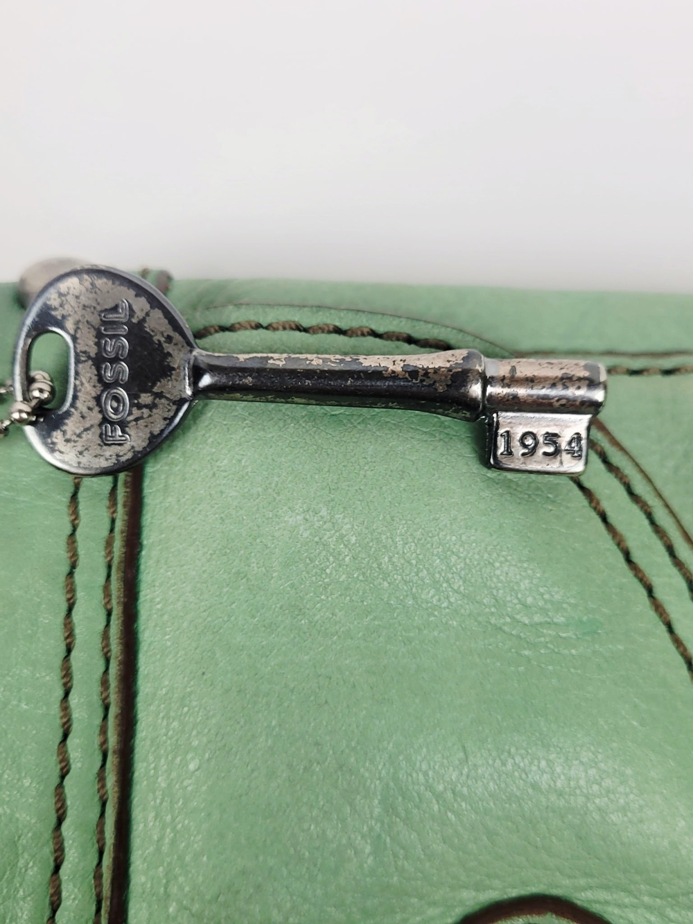 FOSSIL Mini Maddox Mint Green Leather Keyhole Crossbody Bag Purse w/Key Charm - Picture 5 of 10